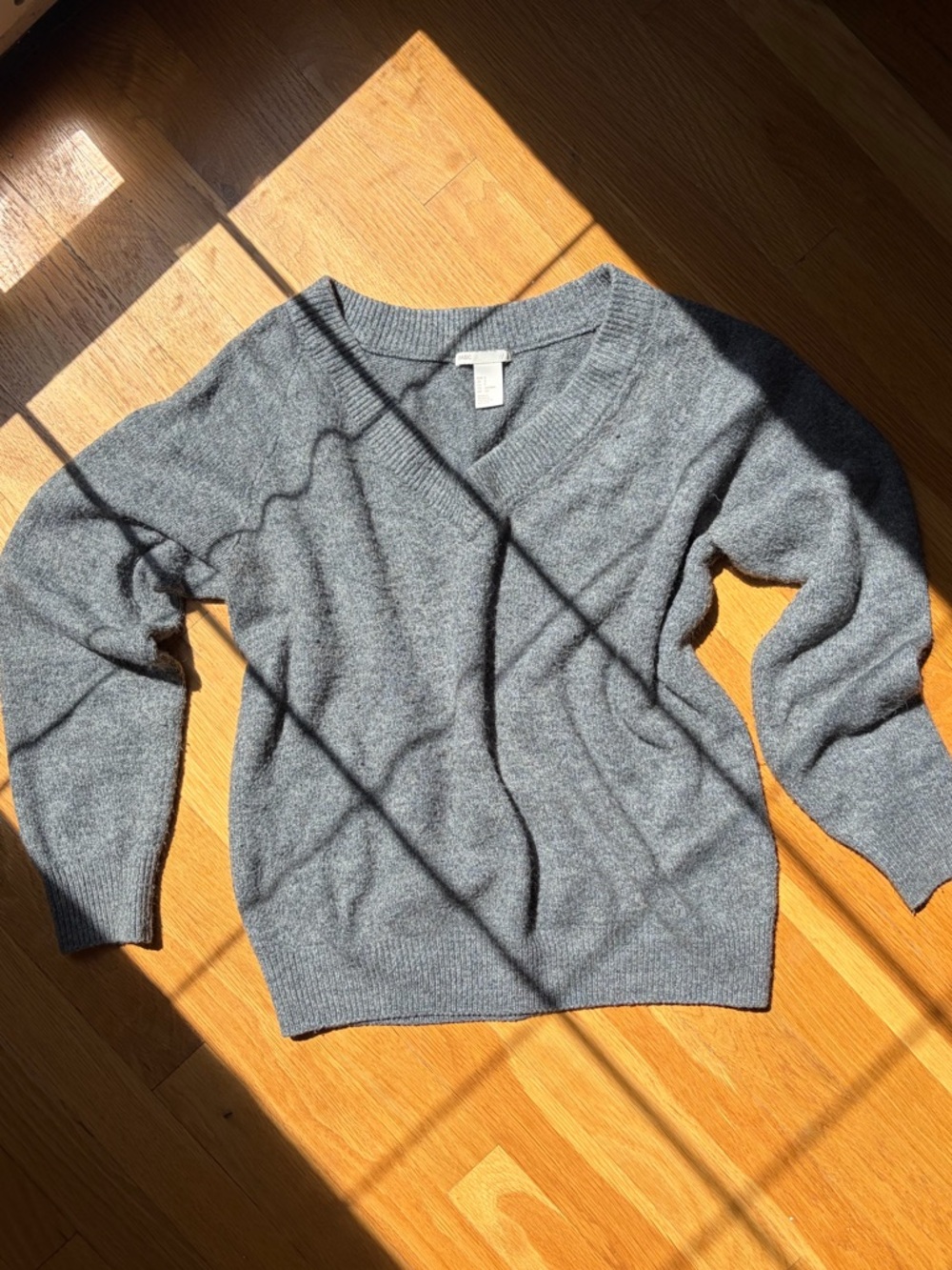 🌸 H&M V-Neck Sweater
